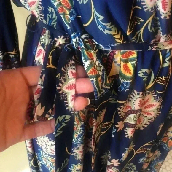 Luxology | Boho/Floral Print Faux Wrap Dress w/Belt - Picture 5 of 6